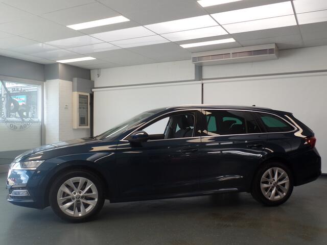 Skoda OCTAVIA Combi 1.0 TSI Business Edition Plus, Lm velgen 17'', Clima controle, Cruise controle, Xenon, Navigatie, Stoelverwarming V/A, Stuurverwarming, Wegklapbare trekhaak, Elek achterklep, Achteruitrijcamera, Full options!!, Nw type!! Bovag afleverpakket 695,-