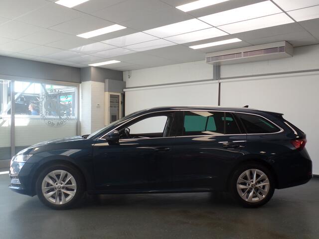 Skoda OCTAVIA Combi 1.0 TSI Business Edition Plus, Lm velgen 17'', Clima controle, Cruise controle, Xenon, Navigatie, Stoelverwarming V/A, Stuurverwarming, Wegklapbare trekhaak, Elek achterklep, Achteruitrijcamera, Full options!!, Nw type!! Bovag afleverpakket 695,-