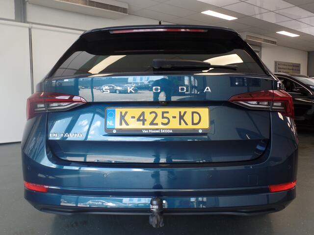 Skoda OCTAVIA Combi 1.0 TSI Business Edition Plus, Lm velgen 17'', Clima controle, Cruise controle, Xenon, Navigatie, Stoelverwarming V/A, Stuurverwarming, Wegklapbare trekhaak, Elek achterklep, Achteruitrijcamera, Full options!!, Nw type!! Bovag afleverpakket 695,-