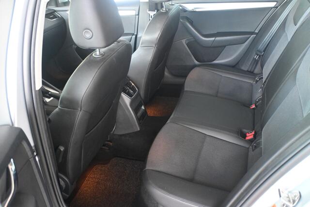 Skoda OCTAVIA Combi 1.0 TSI Greentech Ambition Business Automaat Navigatie Rijklaarprijs Inruil Mogelijk!