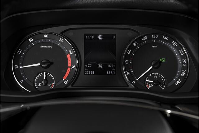 Skoda OCTAVIA Combi 1.5 e-TSI 150 PK Business Edition - Automaat | Trekhaak | Cruise | Stoelverw. | PDC | Camera | NAV + App. Connect ECC | LM 17" |