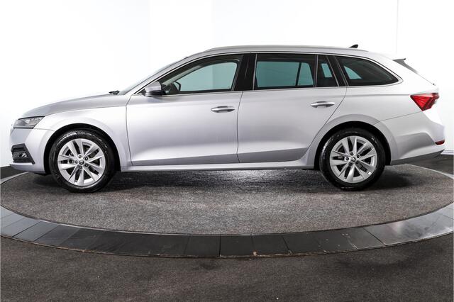 Skoda OCTAVIA Combi 1.5 e-TSI 150 PK Business Edition - Automaat | Trekhaak | Cruise | Stoelverw. | PDC | Camera | NAV + App. Connect ECC | LM 17" |