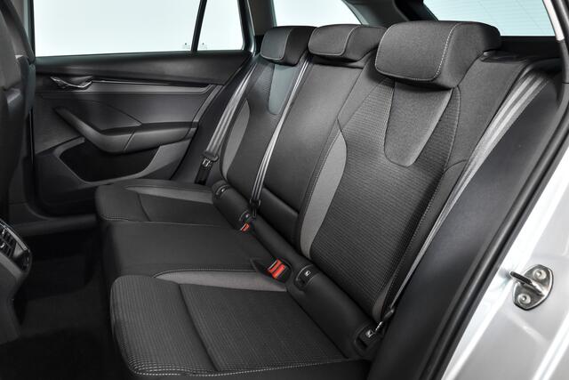 Skoda OCTAVIA Combi 1.5 e-TSI 150 PK Business Edition - Automaat | Trekhaak | Cruise | Stoelverw. | PDC | Camera | NAV + App. Connect ECC | LM 17" |