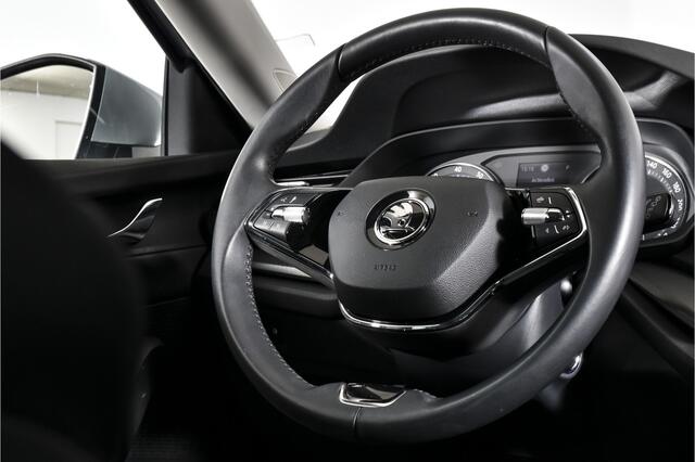 Skoda OCTAVIA Combi 1.5 e-TSI 150 PK Business Edition - Automaat | Trekhaak | Cruise | Stoelverw. | PDC | Camera | NAV + App. Connect ECC | LM 17" |
