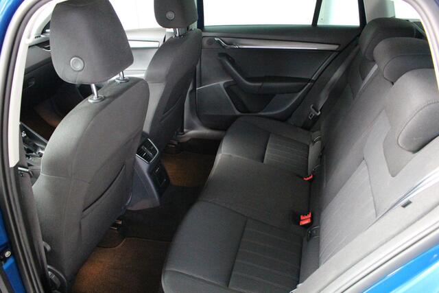 Skoda OCTAVIA Combi 1.0 TSI DSG Style Business Navigatie | 18" Velgen Pictoris | Led verlichting | Parkeersensoren
