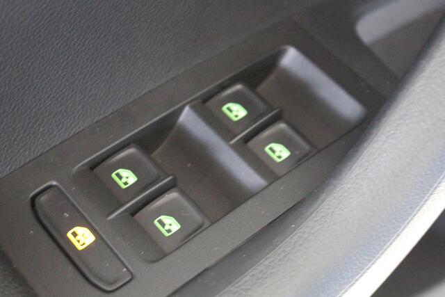 Skoda OCTAVIA Combi 1.0 TSI DSG Style Business Navigatie | 18" Velgen Pictoris | Led verlichting | Parkeersensoren