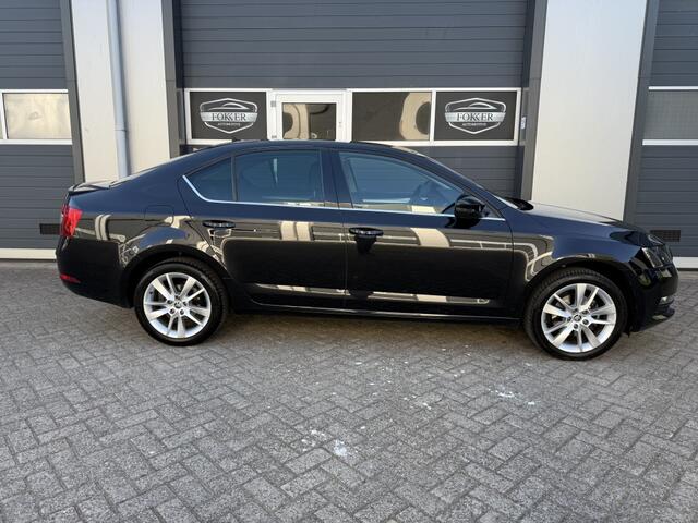 Skoda OCTAVIA 1.5 TSI Grt Amb Bns BTW NAP Stoelverwarming Carplay PDC 17" lich