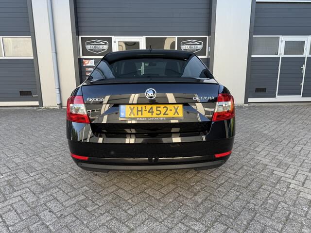 Skoda OCTAVIA 1.5 TSI Grt Amb Bns BTW NAP Stoelverwarming Carplay PDC 17" lich