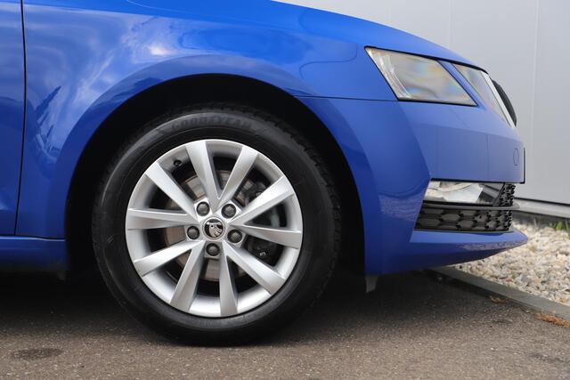 Skoda OCTAVIA Combi 1.0 TSI Business Edition Trekhaak Navigatie Clima Stoelverwarming Cruise 16 inch LMV Carplay Android Parkeersensor