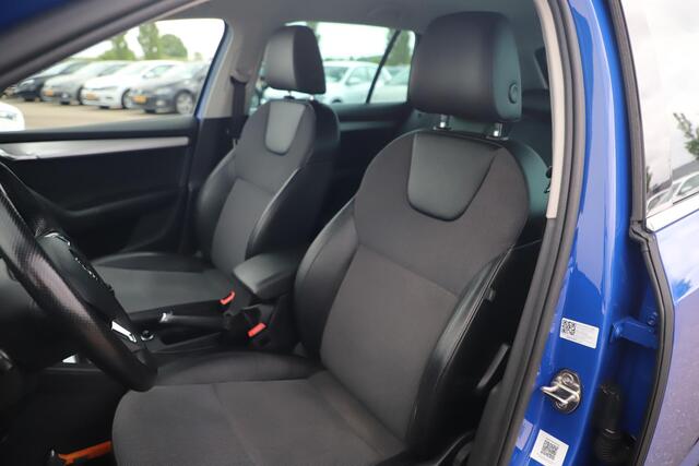 Skoda OCTAVIA Combi 1.0 TSI Business Edition Trekhaak Navigatie Clima Stoelverwarming Cruise 16 inch LMV Carplay Android Parkeersensor