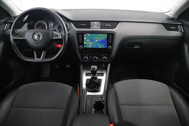 Skoda OCTAVIA Combi 1.0 TSI Business Edition Trekhaak Navigatie Clima Stoelverwarming Cruise 16 inch LMV Carplay Android Parkeersensor