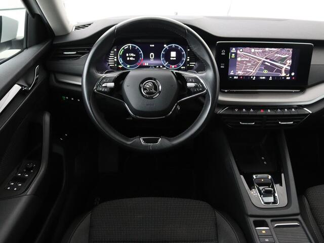 Skoda OCTAVIA 1.4 TSI iV Business Edition | Trekhaak | Carplay | Full LED | Navigatie | Climate control | Parkeerhulp | Cruise control | PHEV