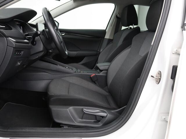 Skoda OCTAVIA 1.4 TSI iV Business Edition | Trekhaak | Carplay | Full LED | Navigatie | Climate control | Parkeerhulp | Cruise control | PHEV