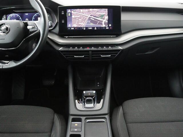 Skoda OCTAVIA 1.4 TSI iV Business Edition | Trekhaak | Carplay | Full LED | Navigatie | Climate control | Parkeerhulp | Cruise control | PHEV