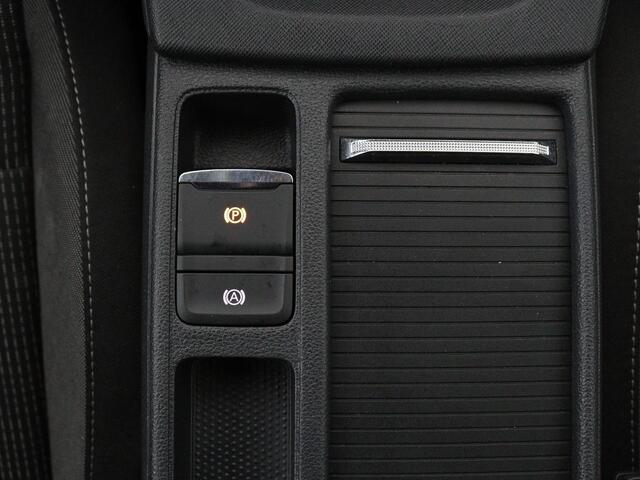 Skoda OCTAVIA 1.4 TSI iV Business Edition | Trekhaak | Carplay | Full LED | Navigatie | Climate control | Parkeerhulp | Cruise control | PHEV