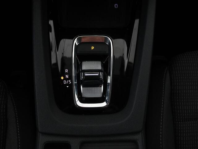 Skoda OCTAVIA 1.4 TSI iV Business Edition | Trekhaak | Carplay | Full LED | Navigatie | Climate control | Parkeerhulp | Cruise control | PHEV