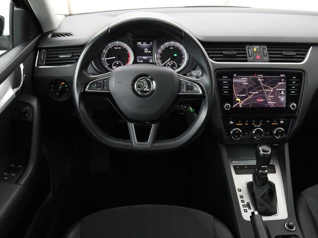 Skoda OCTAVIA 1.0 TSI Ambition | Automaat | Panoramadak | Stoelverwarming | Carplay | Half leder | Climate control | Parkeerhulp | Cruise control