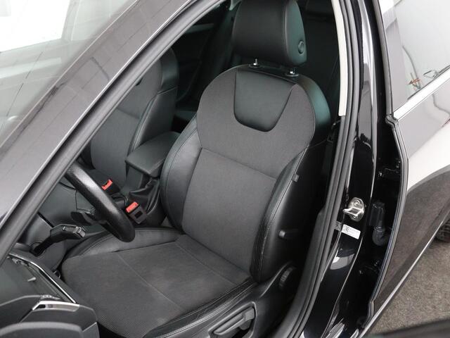 Skoda OCTAVIA 1.0 TSI Ambition | Automaat | Panoramadak | Stoelverwarming | Carplay | Half leder | Climate control | Parkeerhulp | Cruise control