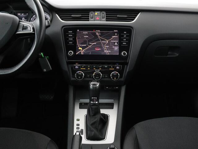 Skoda OCTAVIA 1.0 TSI Ambition | Automaat | Panoramadak | Stoelverwarming | Carplay | Half leder | Climate control | Parkeerhulp | Cruise control
