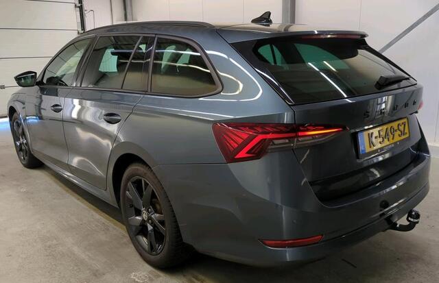 Skoda OCTAVIA Combi 1.0 e-TSI Automaat Business Edition Navi Trekhaak Camera Carplay ACC DAB Stoel + Stuurverwarming Keyless Getint Glas NL Auto