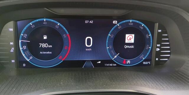 Skoda OCTAVIA Combi 1.0 e-TSI Automaat Business Edition Navi Trekhaak Camera Carplay ACC DAB Stoel + Stuurverwarming Keyless Getint Glas NL Auto