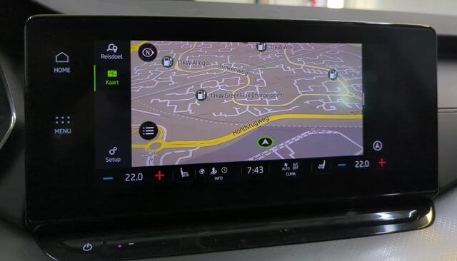 Skoda OCTAVIA Combi 1.0 e-TSI Automaat Business Edition Navi Trekhaak Camera Carplay ACC DAB Stoel + Stuurverwarming Keyless Getint Glas NL Auto