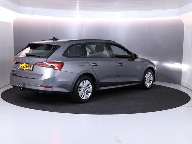 Skoda OCTAVIA Combi 1.0 TSI Business Edition 110 PK | Navigatie | Trekhaak | Parkeersensoren | Automatische airco |