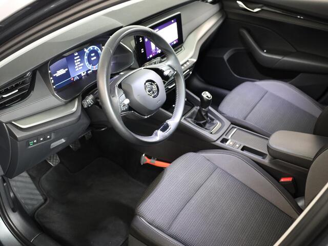 Skoda OCTAVIA Combi 1.0 TSI Business Edition 110 PK | Navigatie | Trekhaak | Parkeersensoren | Automatische airco |