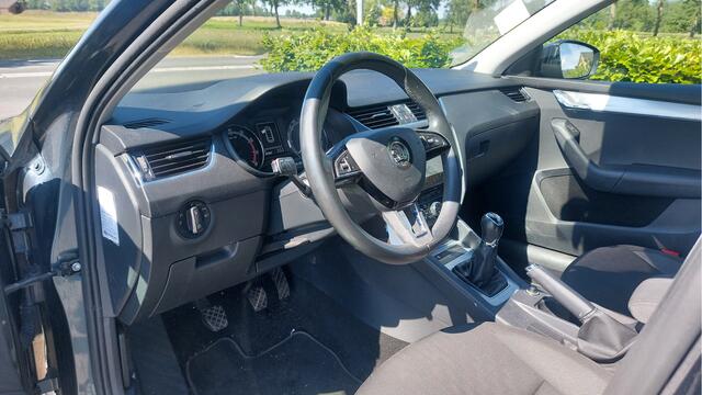 Skoda OCTAVIA Combi 1.0 TSI Greentech Ambition Business CLIMA/NAVI BJ 2019