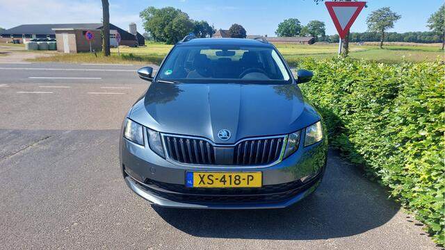Skoda OCTAVIA Combi 1.0 TSI Greentech Ambition Business CLIMA/NAVI BJ 2019