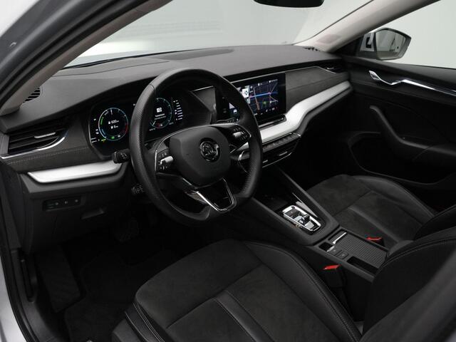 Skoda OCTAVIA Combi Style 1.4 TSI iV 204 pk DSG PHEV | Panoramadak | Geheugenstoelen | Matrix LED | Adaptief onderstel | Leder/alcantara | Stoel-/achterbankverwarming | Head-up display