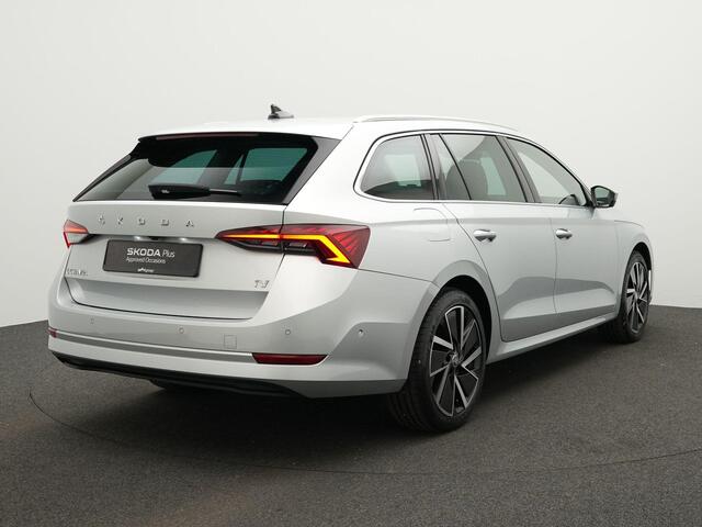 Skoda OCTAVIA Combi Style 1.4 TSI iV 204 pk DSG PHEV | Panoramadak | Geheugenstoelen | Matrix LED | Adaptief onderstel | Leder/alcantara | Stoel-/achterbankverwarming | Head-up display