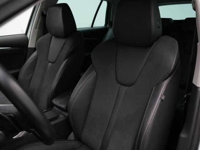 Skoda OCTAVIA Combi Style 1.4 TSI iV 204 pk DSG PHEV | Panoramadak | Geheugenstoelen | Matrix LED | Adaptief onderstel | Leder/alcantara | Stoel-/achterbankverwarming | Head-up display