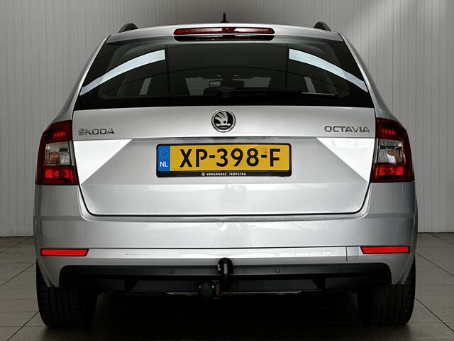 Skoda OCTAVIA Combi 1.0 TSI Greentech Ambition Business/ Trekhaak/ Sportstoelen!/ Apple + Android/ Navi/ Clima/ Cruise/ Isofix/ Bluetooth/ Armsteun/ Multi. Sportstuur/ 16'' LMV/ Mistl./ PDC/ LED Dagrijverl.