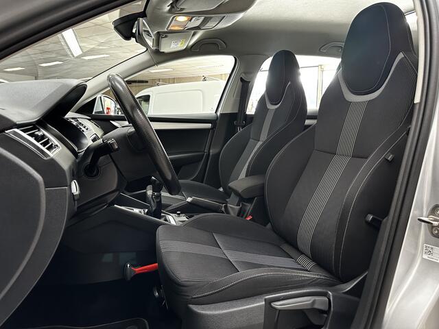 Skoda OCTAVIA Combi 1.0 TSI Greentech Ambition Business/ Trekhaak/ Sportstoelen!/ Apple + Android/ Navi/ Clima/ Cruise/ Isofix/ Bluetooth/ Armsteun/ Multi. Sportstuur/ 16'' LMV/ Mistl./ PDC/ LED Dagrijverl.