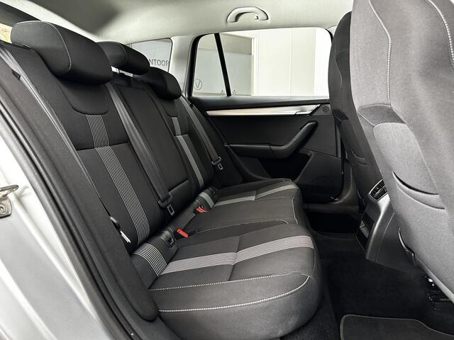 Skoda OCTAVIA Combi 1.0 TSI Greentech Ambition Business/ Trekhaak/ Sportstoelen!/ Apple + Android/ Navi/ Clima/ Cruise/ Isofix/ Bluetooth/ Armsteun/ Multi. Sportstuur/ 16'' LMV/ Mistl./ PDC/ LED Dagrijverl.