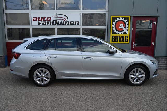 Skoda OCTAVIA Combi 1.5 e-TSI Business Edition O.a: PDC, Navi, Carplay, ACC, Clima, Rijklaar, Etc. All-in prijs!