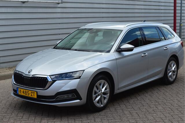 Skoda OCTAVIA Combi 1.5 e-TSI Business Edition O.a: PDC, Navi, Carplay, ACC, Clima, Rijklaar, Etc. All-in prijs!