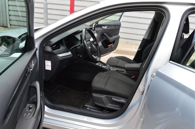 Skoda OCTAVIA Combi 1.5 e-TSI Business Edition O.a: PDC, Navi, Carplay, ACC, Clima, Rijklaar, Etc. All-in prijs!