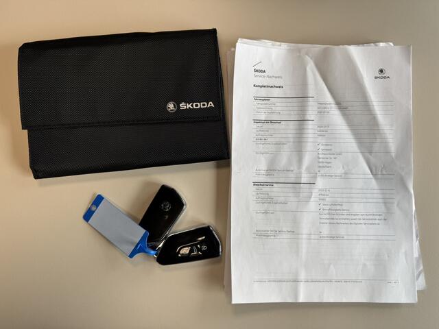 Skoda OCTAVIA Combi 1.4 TSI iV PHEV Sportline Business Airco ECC | LED | Memory | Sfeer | Virtual | Adaptive Cruise | Head UP | Camera | Apple Carplay |