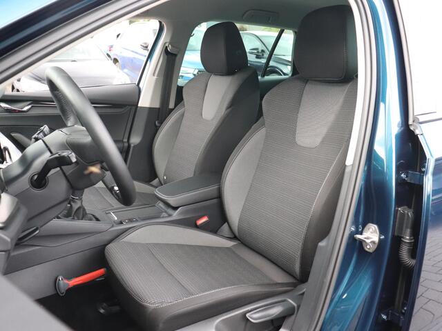 Skoda OCTAVIA Combi 1.0 TSI 110pk Business Edition | Trekhaak | Stoelverwarming | Cruise control | Parkeersensoren | Elektrische achterklep | Navigatie |
