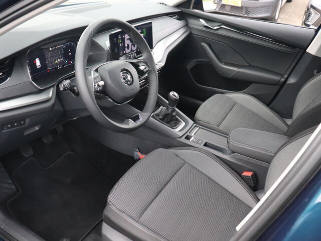 Skoda OCTAVIA Combi 1.0 TSI 110pk Business Edition | Trekhaak | Stoelverwarming | Cruise control | Parkeersensoren | Elektrische achterklep | Navigatie |