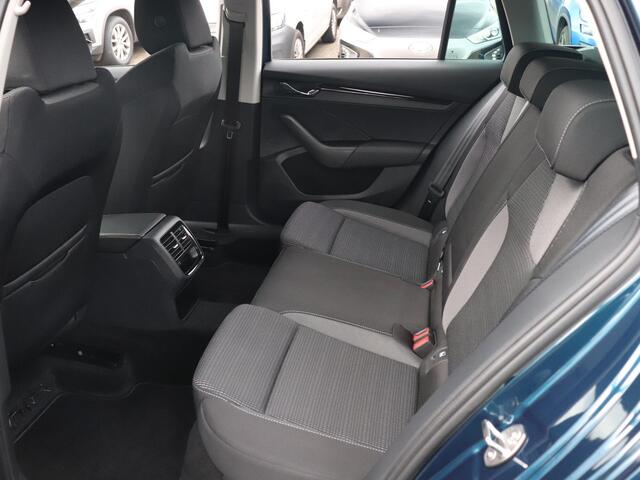 Skoda OCTAVIA Combi 1.0 TSI 110pk Business Edition | Trekhaak | Stoelverwarming | Cruise control | Parkeersensoren | Elektrische achterklep | Navigatie |
