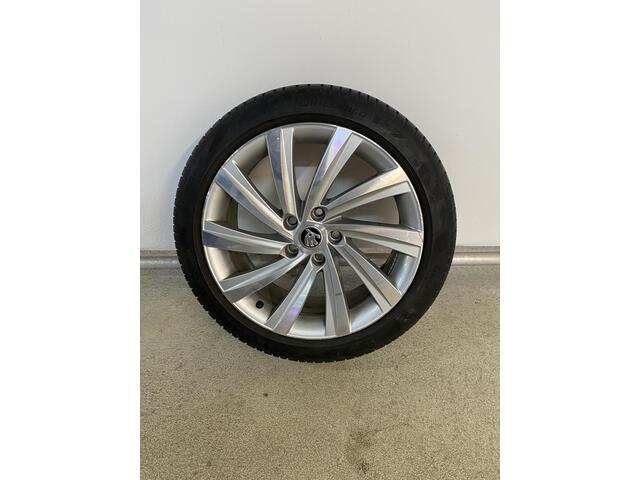 Skoda OCTAVIA Combi 1.4 TSI iV PHEV Style 204 pk Automaat (DSG) | Navigatie | Parkeersensoren | Achteruitrijcamera | Adaptieve cruise control | Elektr. voorstoelen met memory | Head-up display |