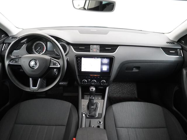 Skoda OCTAVIA Combi 1.5T-150PK AUT-7 Navi Apple Carplay Android 17" Ecc Stoelverwarming Voorruitverwarming DAB PDC Business Edition Plus Keyless Regen-Lichtsensor Bluetooth Led Wifi Greentech 1500kg trekgewicht EURO6