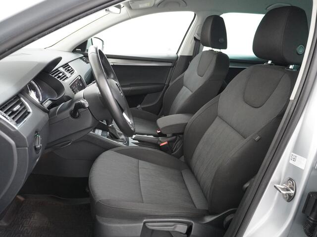 Skoda OCTAVIA Combi 1.5T-150PK AUT-7 Navi Apple Carplay Android 17" Ecc Stoelverwarming Voorruitverwarming DAB PDC Business Edition Plus Keyless Regen-Lichtsensor Bluetooth Led Wifi Greentech 1500kg trekgewicht EURO6