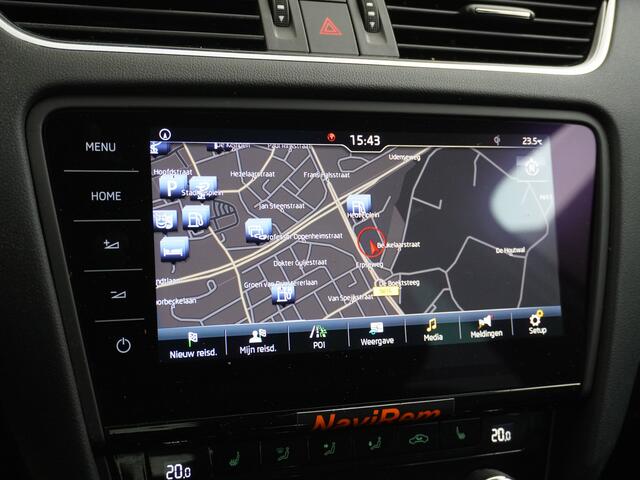Skoda OCTAVIA Combi 1.5T-150PK AUT-7 Navi Apple Carplay Android 17" Ecc Stoelverwarming Voorruitverwarming DAB PDC Business Edition Plus Keyless Regen-Lichtsensor Bluetooth Led Wifi Greentech 1500kg trekgewicht EURO6