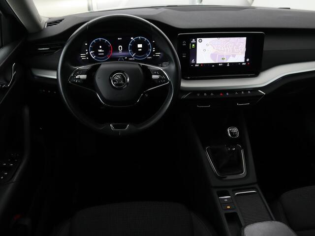 Skoda OCTAVIA Combi 1.0 TSI Business Edition | Stoelverwarming | Trekhaak | Adaptive cruise | Elektrische achterklep | Carplay | Sfeerverlichting