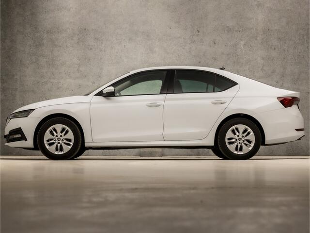 Skoda OCTAVIA 1.0 e-TSI Sport Automaat (APPLE CARPLAY, GROOT NAVI, CAMERA, GETINT GLAS, SPORTSTOELEN, STOELVERWARMING, KEYLESS, CRUISE, NIEUWE APK, NIEUWSTAAT)