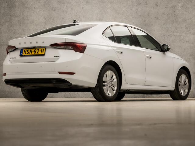 Skoda OCTAVIA 1.0 e-TSI Sport Automaat (APPLE CARPLAY, GROOT NAVI, CAMERA, GETINT GLAS, SPORTSTOELEN, STOELVERWARMING, KEYLESS, CRUISE, NIEUWE APK, NIEUWSTAAT)